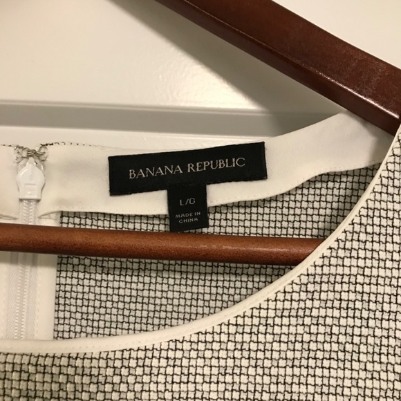 Banana Republic blouse, Size L, white, black and grey - Picture 3 of 3